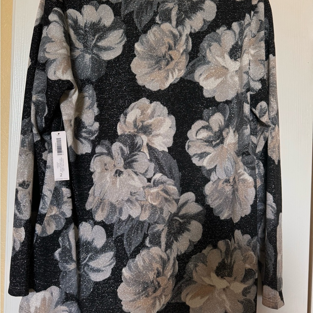 Chicos knit top sparkly Black, Gray, Off white Chicos Size 2 women’s size 12-14.